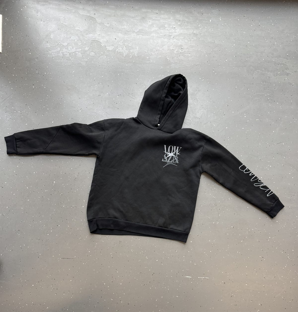 LOWSZN schwarzer Hoodie